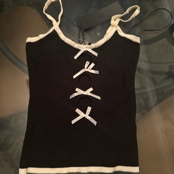 LIONESS BOW TOP - Picture 2 of 4